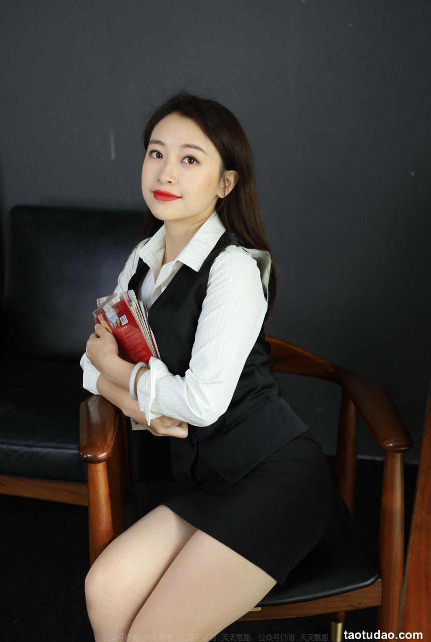 [IESS异思趣向]2021.11.12 丝享家972：小婕《周末陪你加班》[94P／105MB]