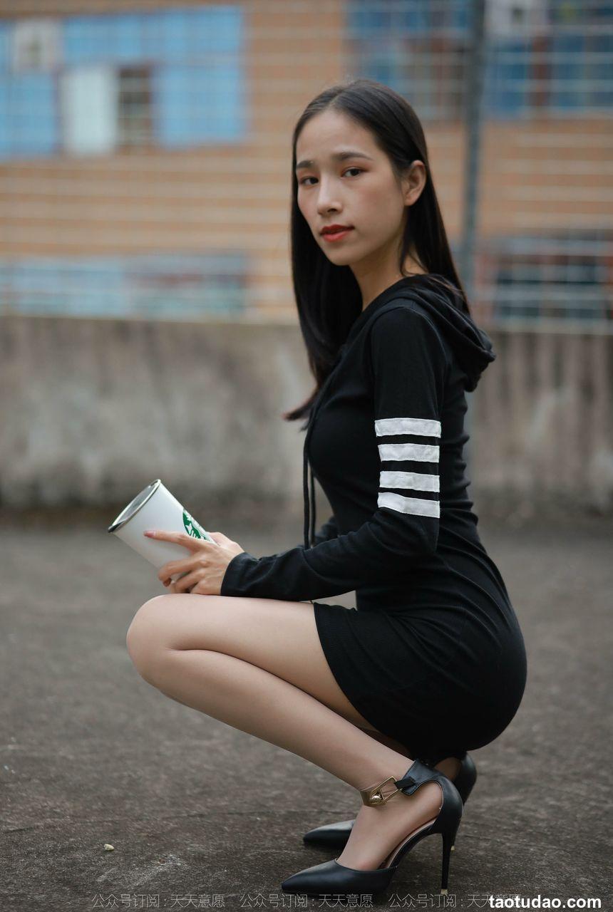 [IESS异思趣向] 2021.11.06 丝享家967：美子《天台大长腿》[77P／70MB]