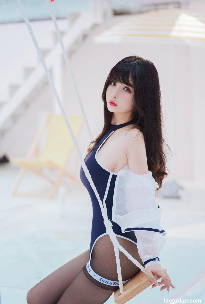 COS福利rioko凉凉子 - 天台竞泳 [50P1V-247MB]