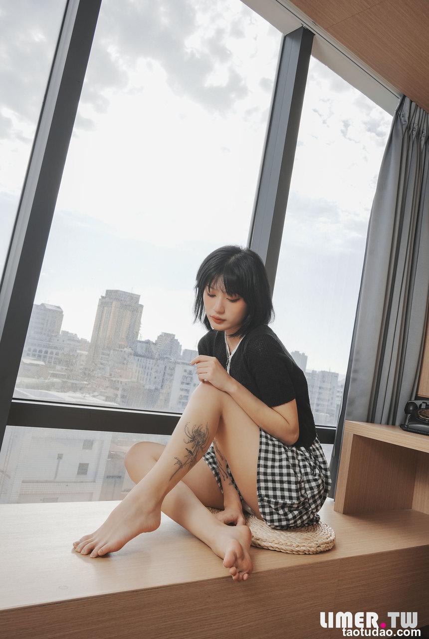 Limerence原创 NO.027 Yuni午后时光 白浓乳液足疗[142P+1V／2.54GB]