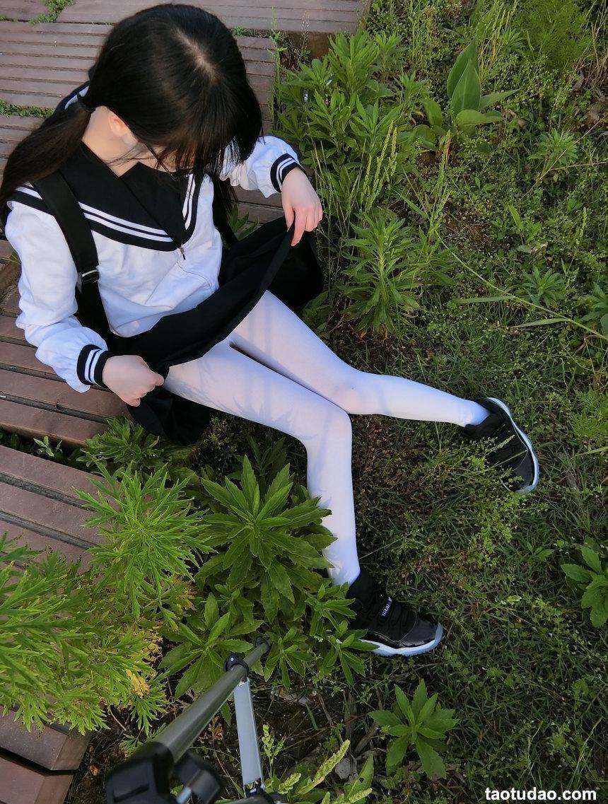 西尔酱 NO.015 — 户外jk白丝 [53P-327M]