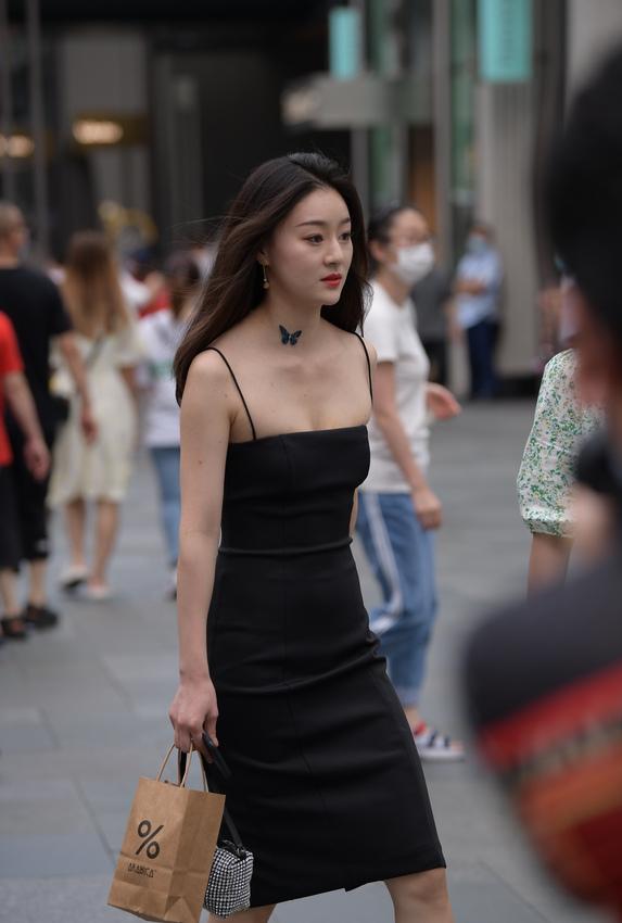 都市丽人漂亮的黑色吊带连体包臀长裙美女【55P-1.83G】