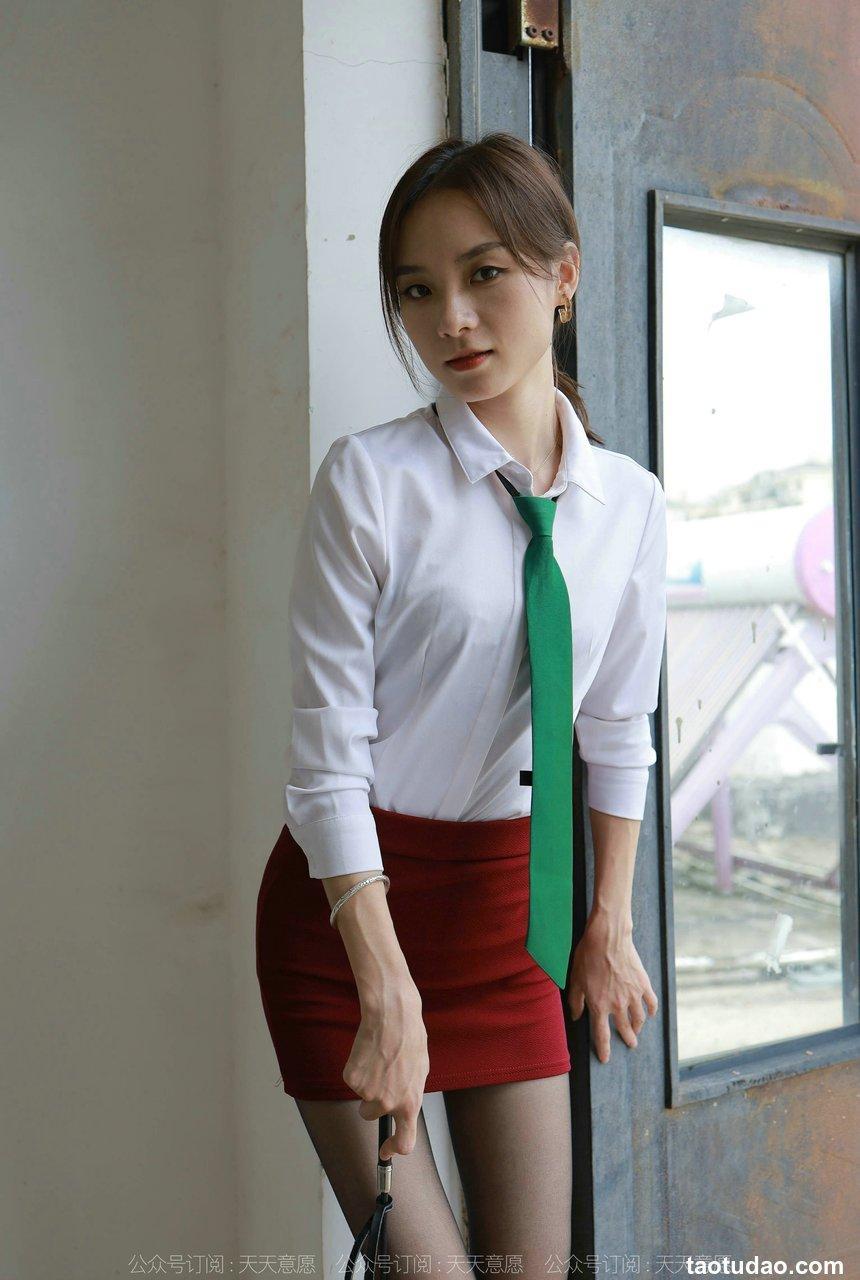 [IESS异思趣向] 2021.08.26 丝享家901：小六《狂野天台》[87P／105MB]