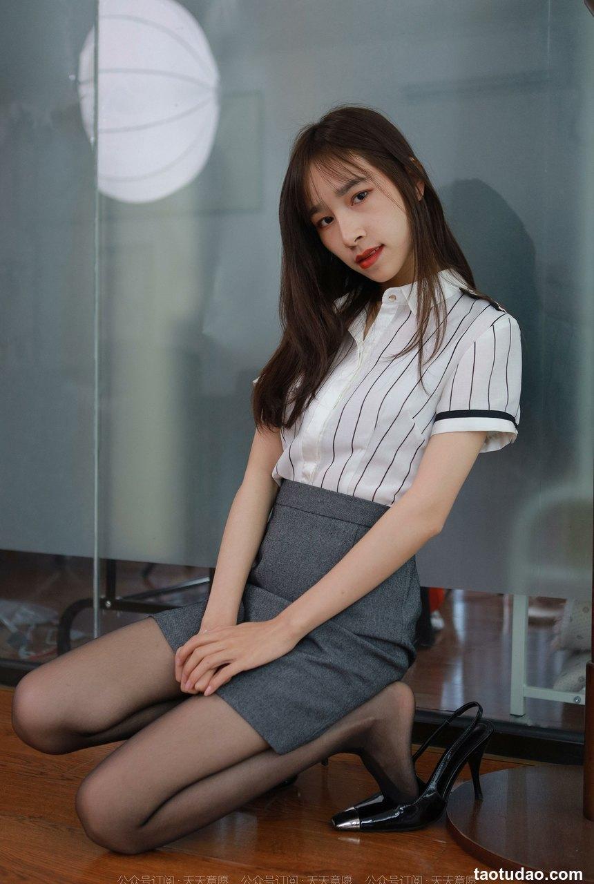 [IESS异思趣向]2022.03.30 丝享家1044：美子《酒红色美甲》[86P／152MB]