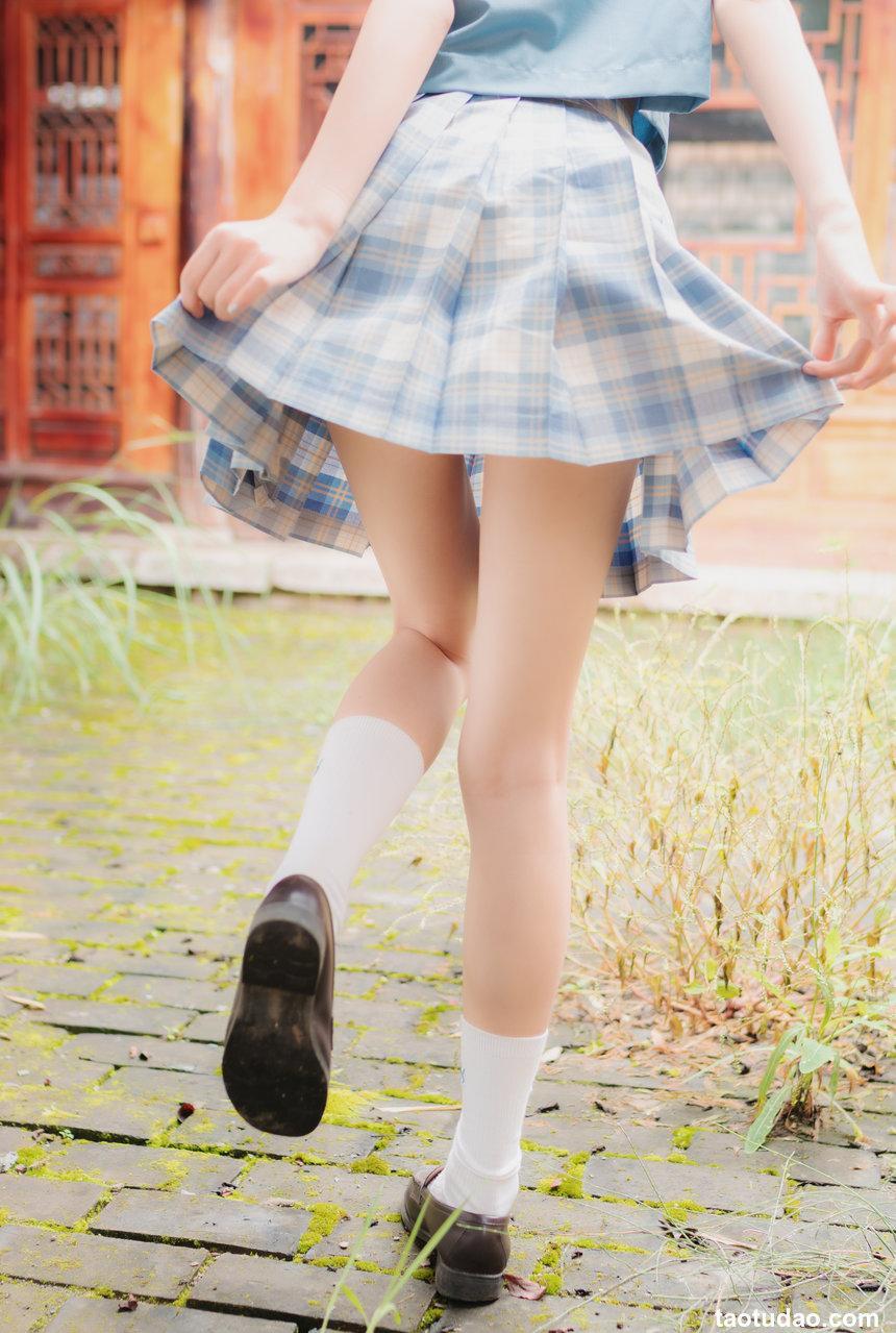 西瓜少女 NO.004 – 丽江写真JK户外 [44P-483MB]