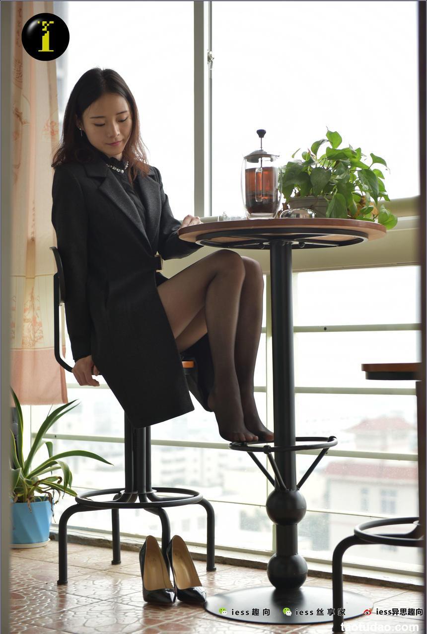 [IESS异思趣向] 普惠集 045 小六 – 风衣下的黑丝II [62P]