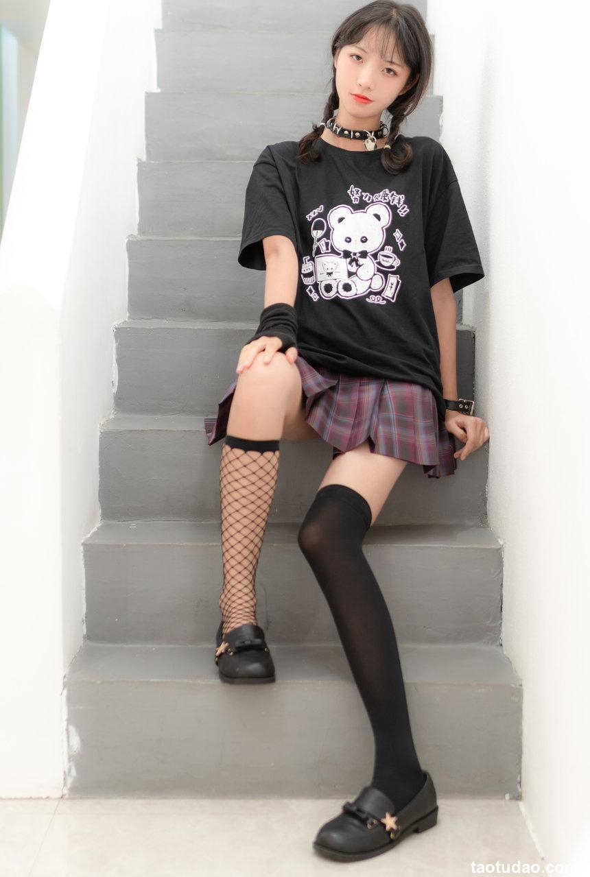 西瓜少女 NO.017   JK双拼袜  [36P-231MB]