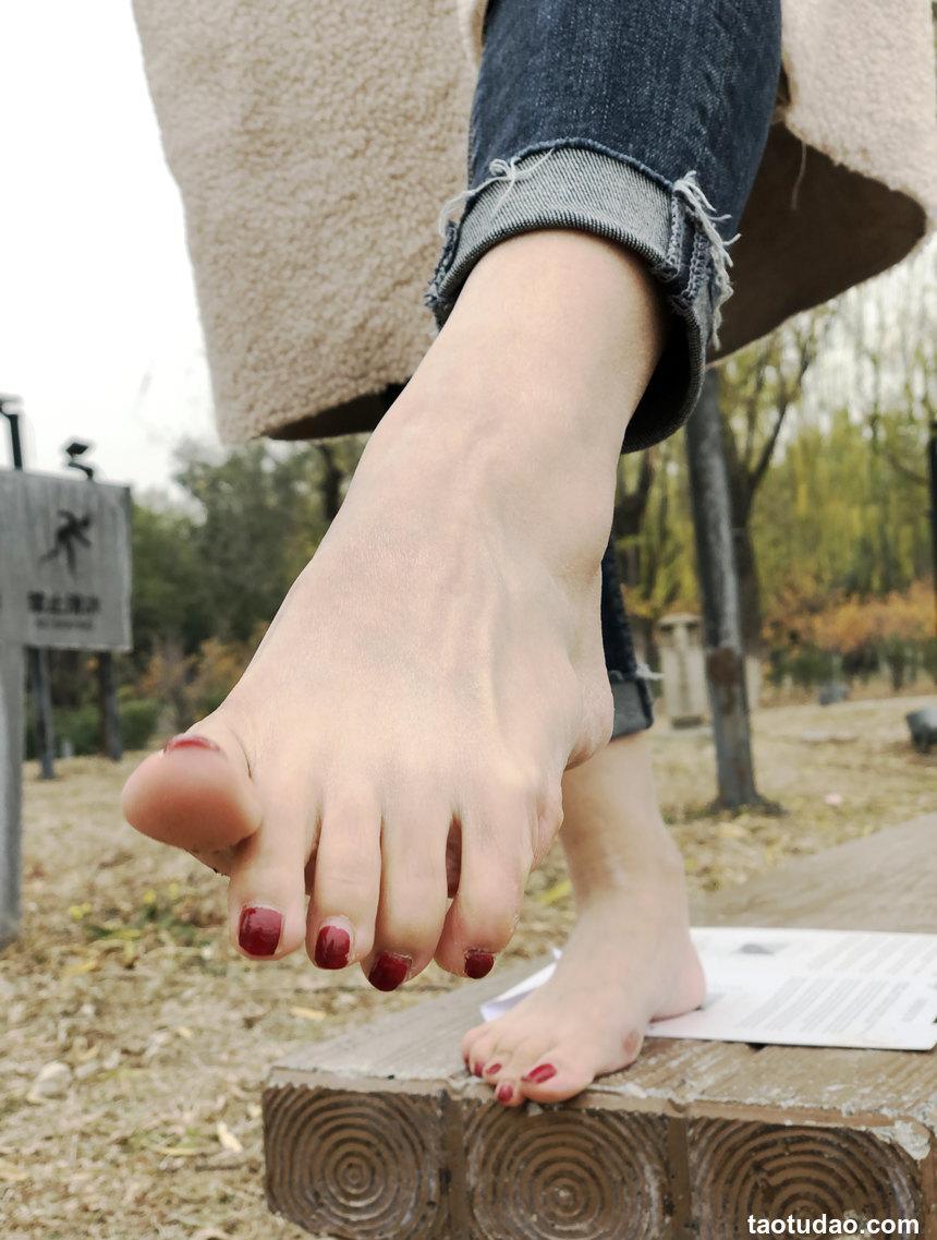 安乔乔 NO.010 户外足秀 [129P+760M]