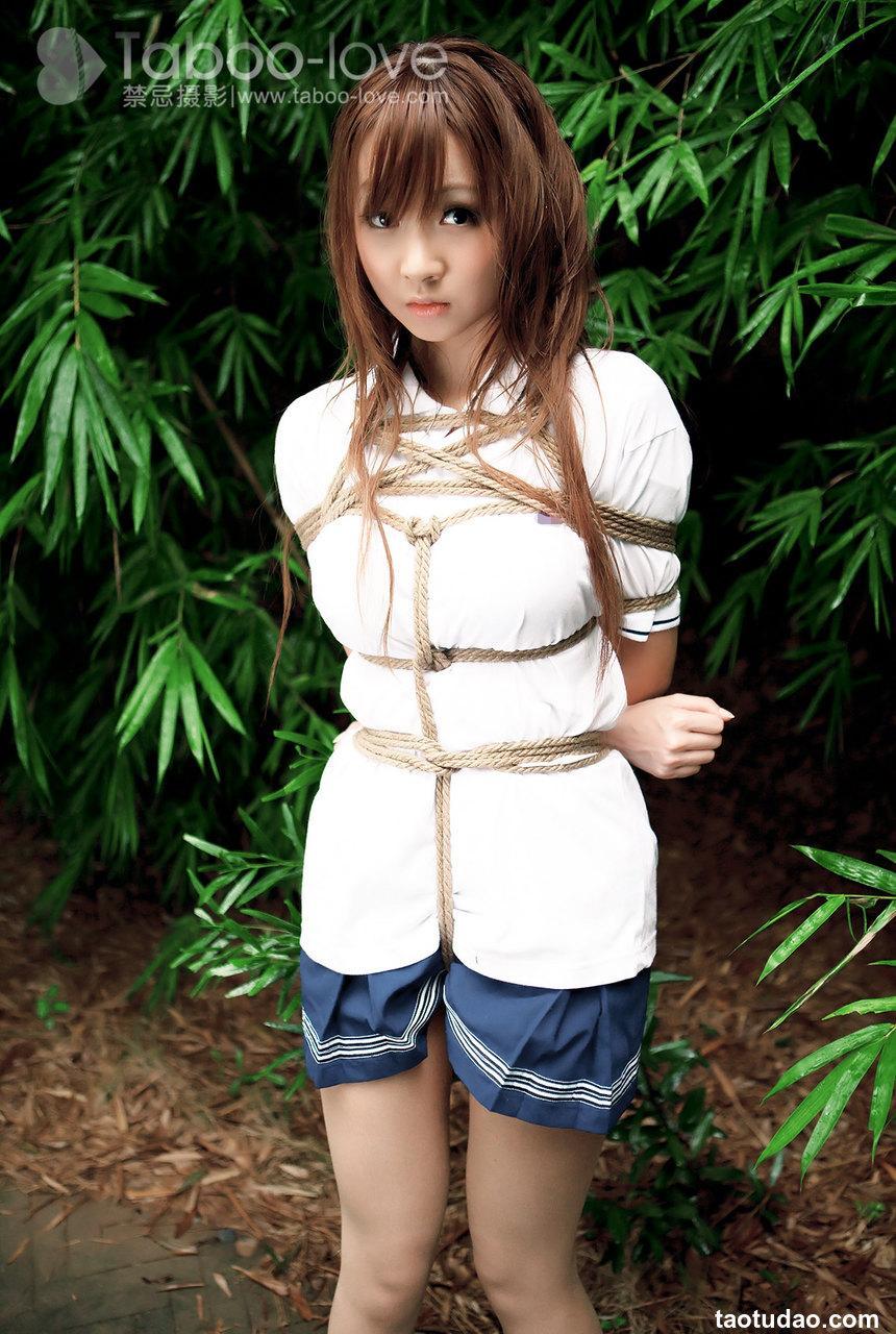 [禁忌摄影]Taboo-love NO.012 学生妹的警服紧缚秋游[32P／15.4MB]