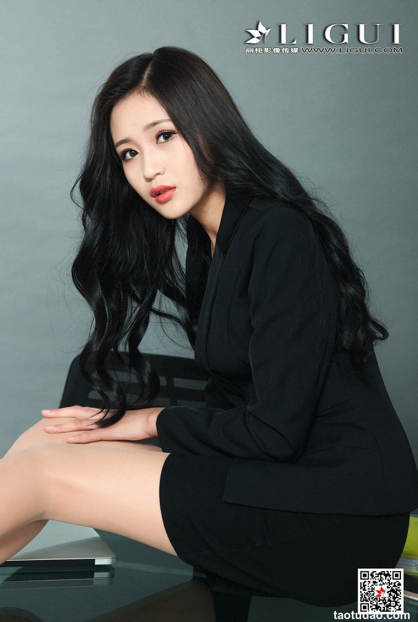 [Ligui丽柜]2019.08.26 网络丽人 Model 玲玲《职场新秀》 [53+1P107M]