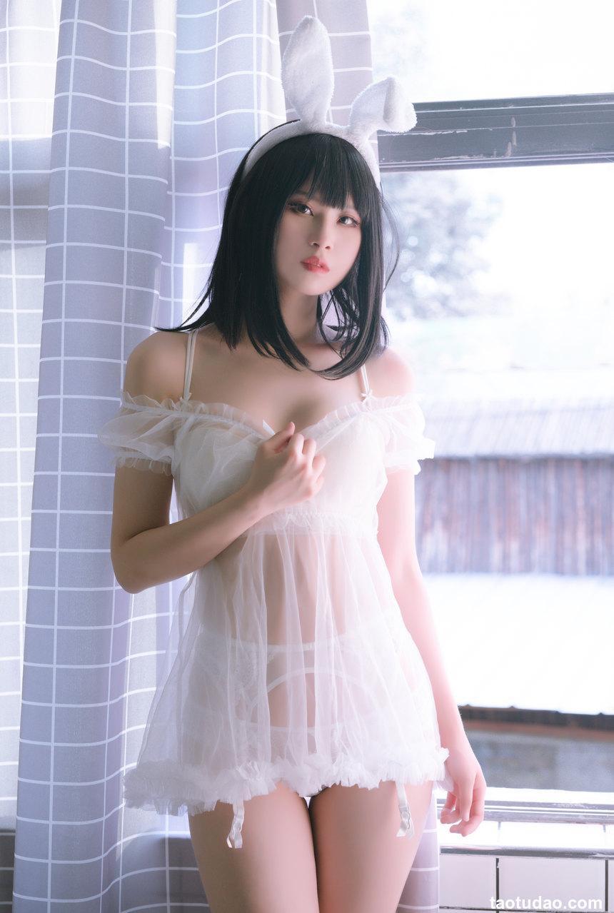 田璐璐 NO.007 — 浪漫白兔 [29P-70M]