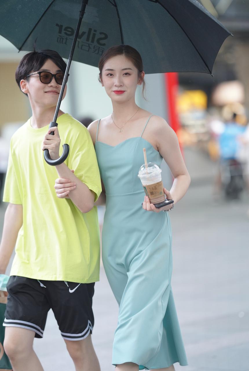 都市丽人街拍长裙小姐姐【190P+1V-2.68G】