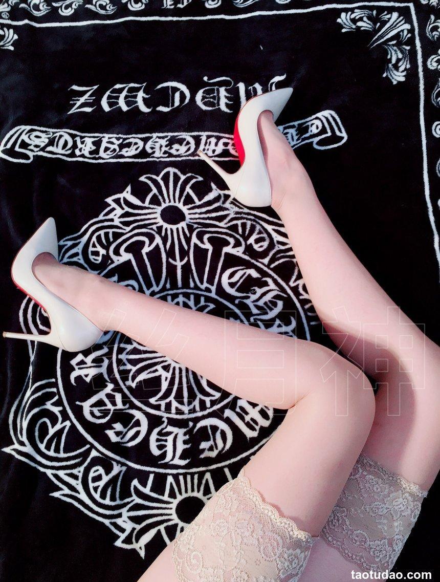 丝月神 003 肉色筒袜杏色高跟[107P／66.8MB]