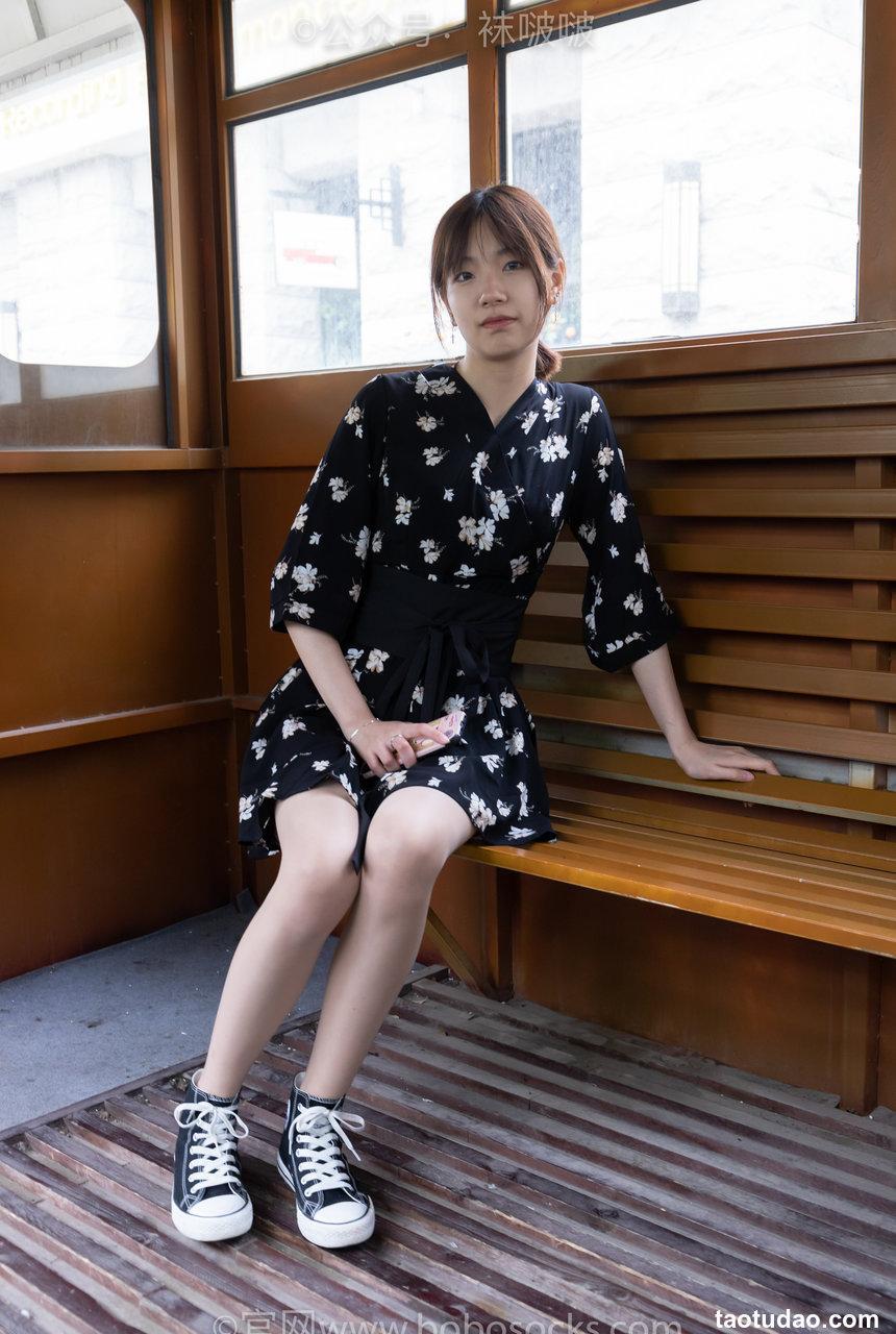 [BoBoSocks袜啵啵]NO.013 小甜豆-匡威帆布鞋、浅灰色短棉袜、肉丝[132P+1V／8.07GB]