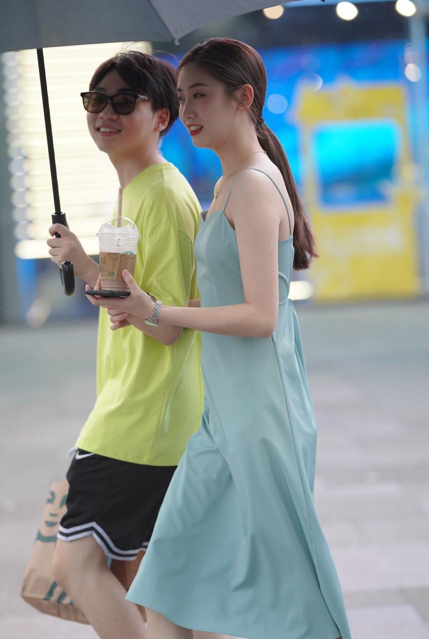 都市丽人街拍长裙小姐姐【190P+1V-2.68G】