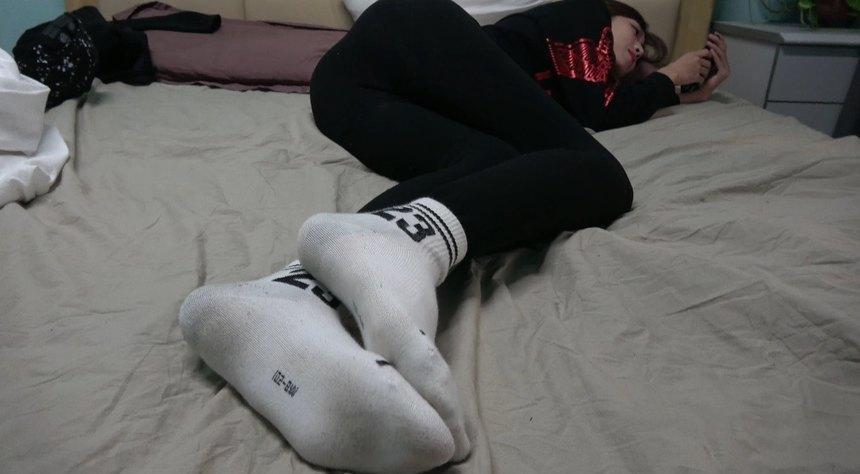 [K&M]丝足视频 No.278-YIYI棉袜足秀 [1V-1.1G]