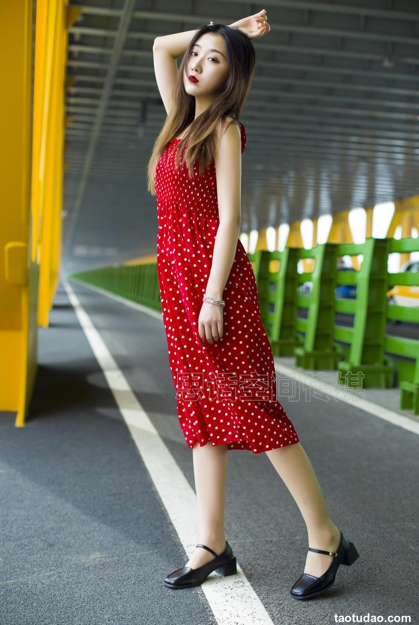 [SiHua丝话]SH125 露露 长江大桥神秘红裙[42P／50MB]