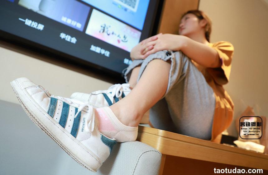 [誉铭传媒]袜足摄影 2022年《2022微信群第5套》[90P+1V／1.02GB]