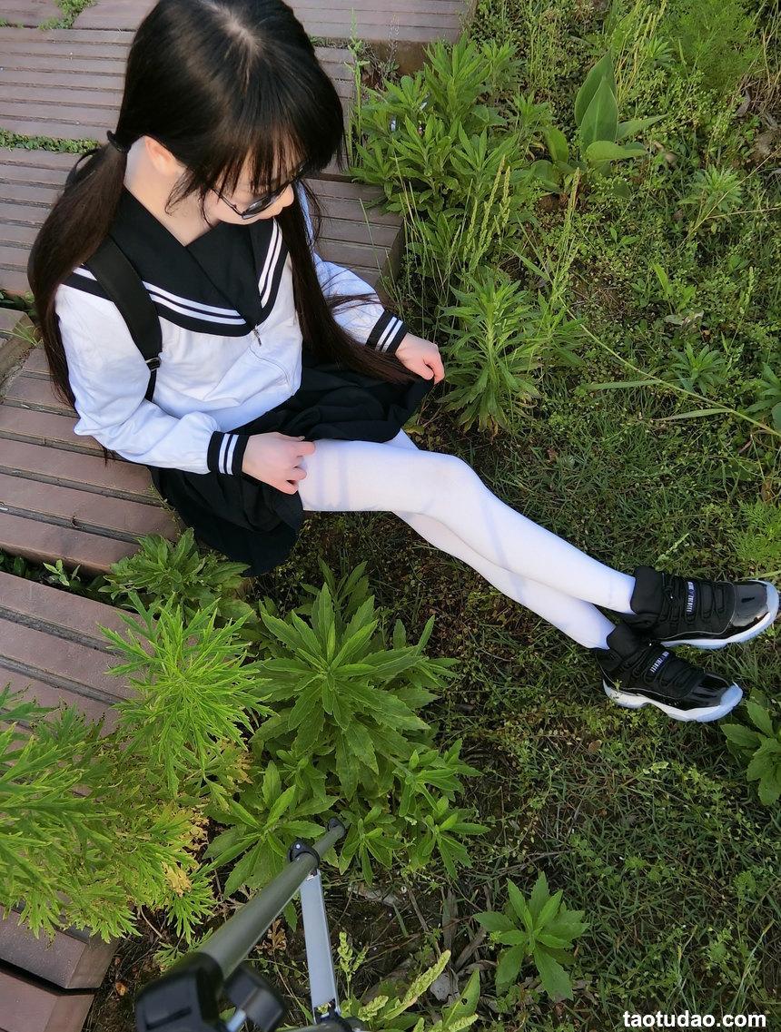 西尔酱 NO.015 — 户外jk白丝 [53P-327M]