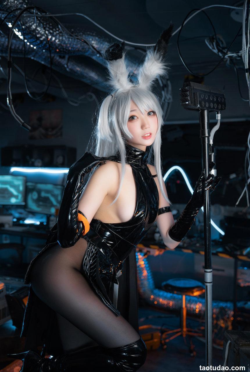 周叽是可爱兔兔 NO.014 - 暴行精二[22P／303MB]