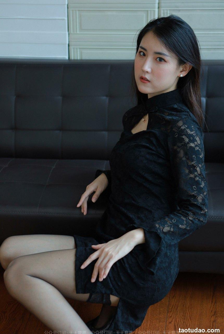 [IESS异思趣向] 2022.04.28 丝享家1073：小宝《半筒嘿丝》[73P／118MB]