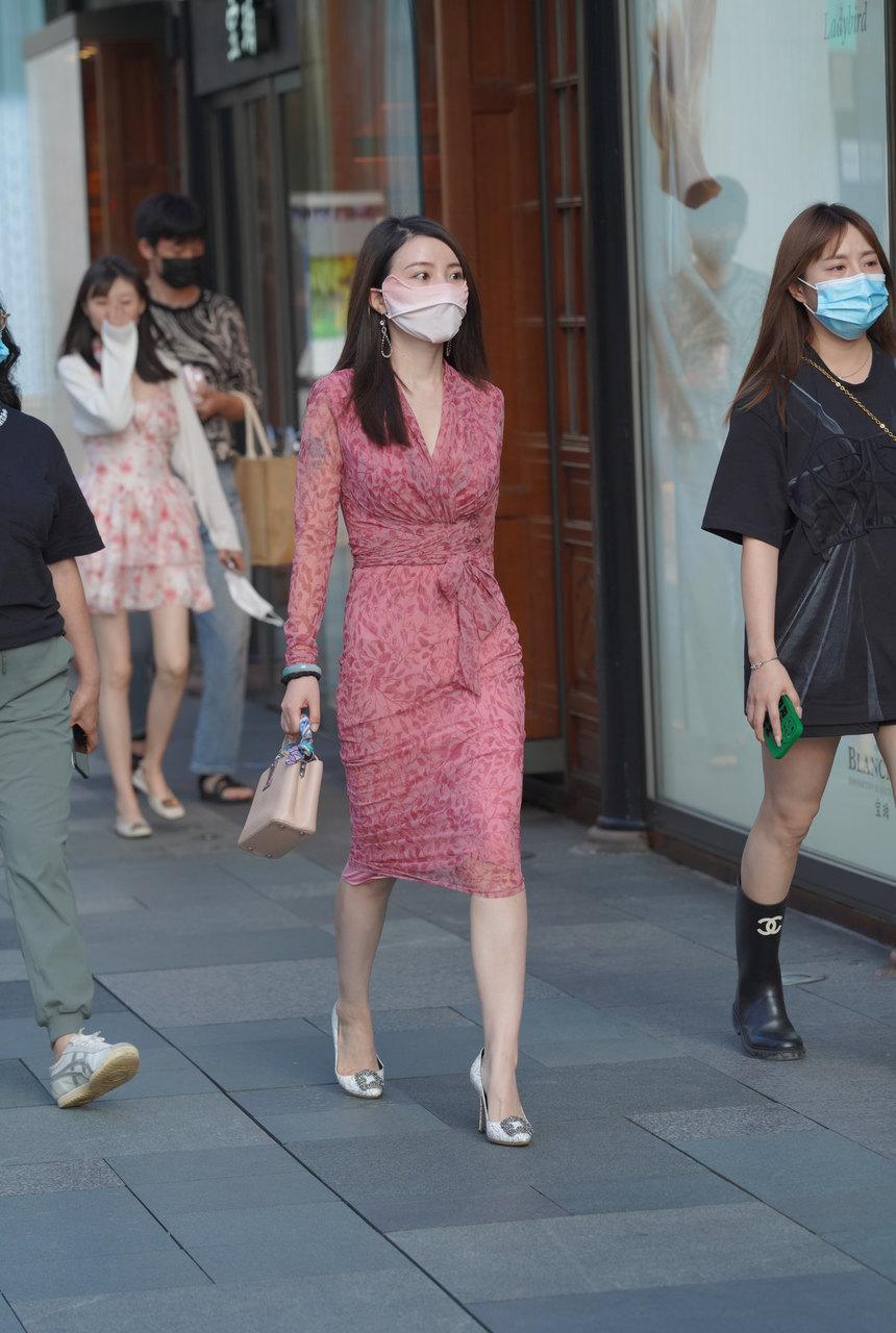 都市丽人碎花裙少妇【77P+1V-0.98G】