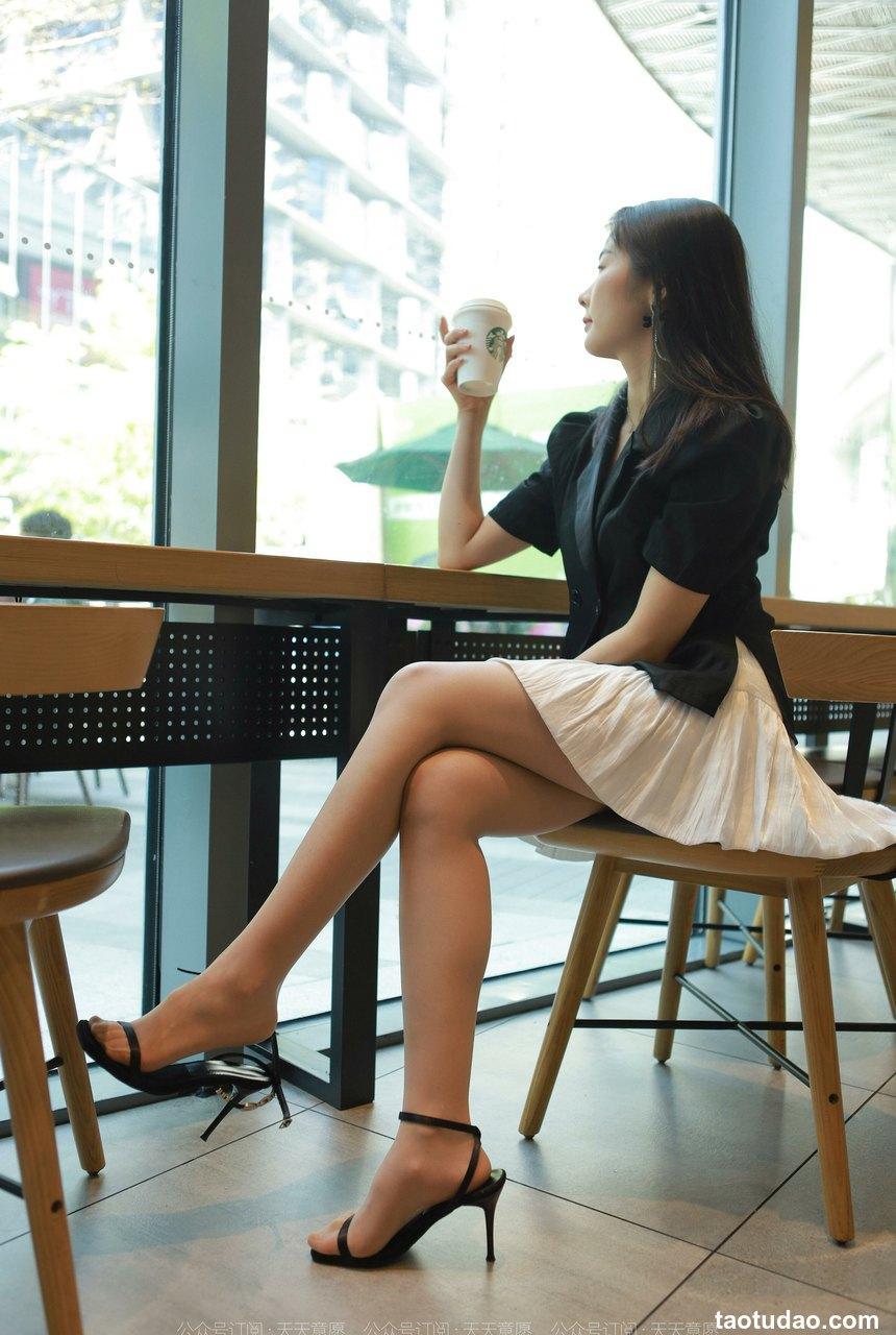 [IESS异思趣向] 2022.05.06 丝享家1080：小金《简约黑色凉鞋[85P／121MB]