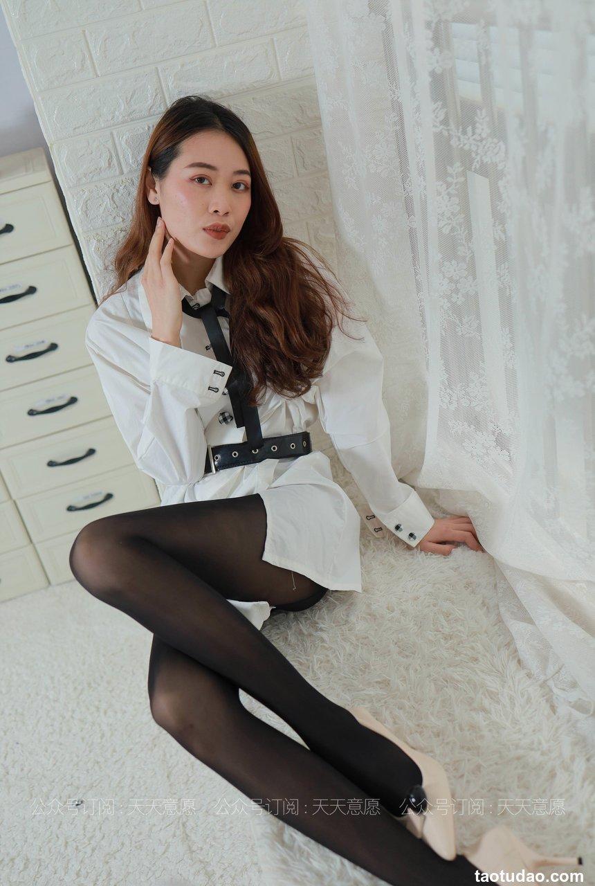 [IESS异思趣向] 2021.04.26 丝享家789：肉肉《会发光的黑》[86P／82.1MB]