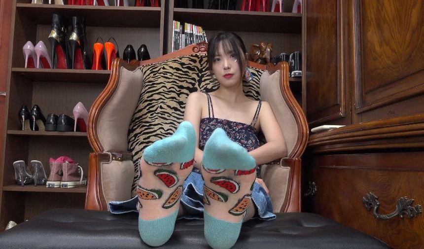 [A&F]丝足视频 108-美女王佳展示原味棉袜裸足 [1V-2.78G]