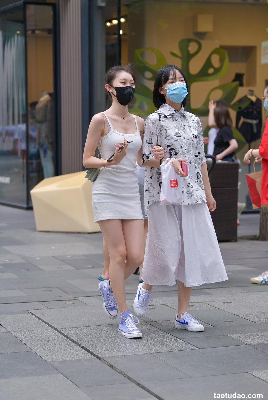 都市丽人吊带包臀裙小姐姐【67P-762MB】