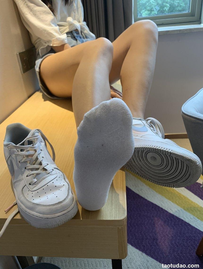 [誉铭传媒]袜足摄影 2021年《08月份微信公众号付费福利》[96P+5V／293MB]