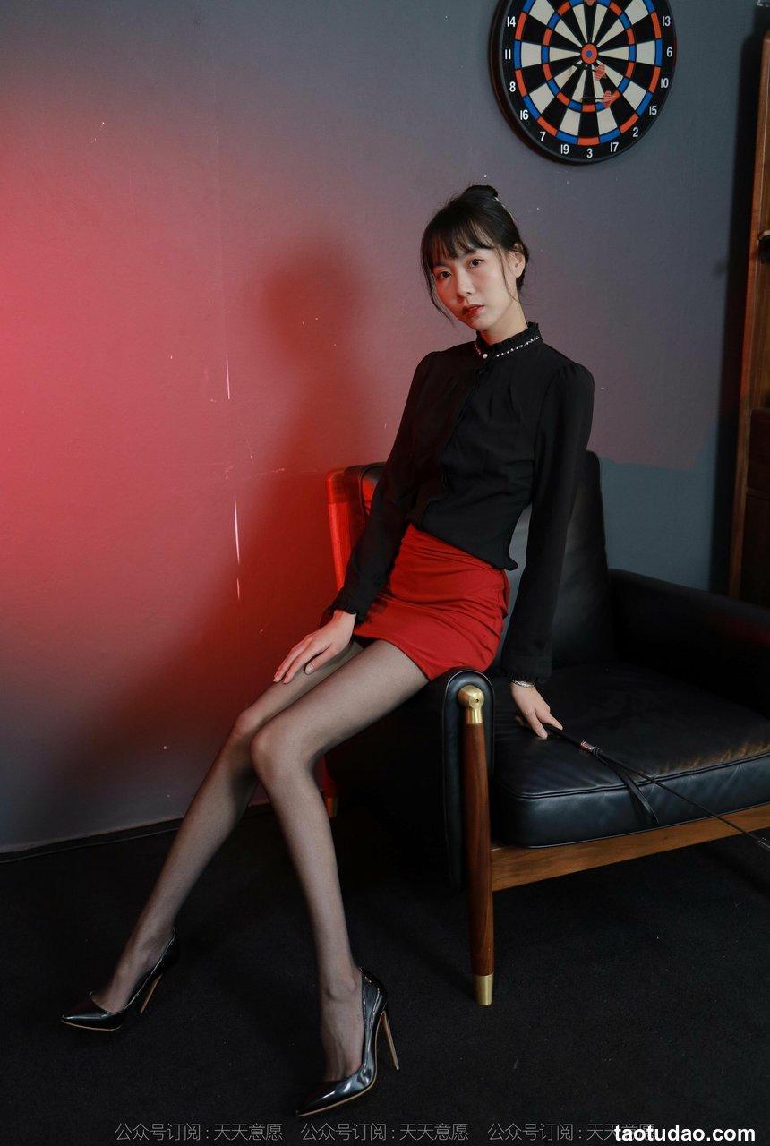 [IESS异思趣向] 2021.10.27 丝享家959：团团《姓感红与黑》[96P／147MB]