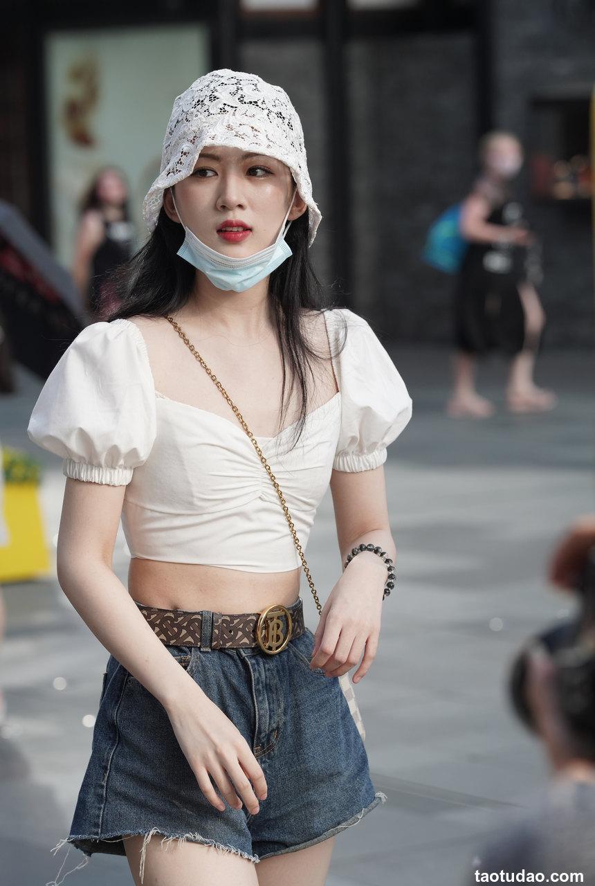 都市丽人街拍很白的妹子【83P-991MB】