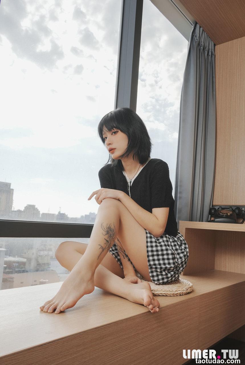 Limerence原创 NO.027 Yuni午后时光 白浓乳液足疗[142P+1V／2.54GB]