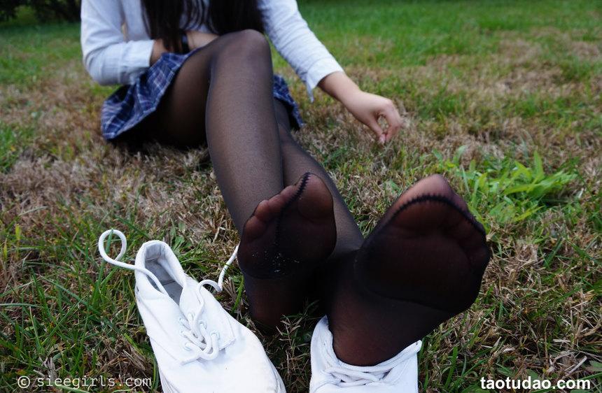 [SIEE丝意]新刊 NO.001 曦曦 黑丝随拍[84P／430MB]