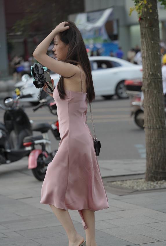 都市丽人粉色吊带长裙小姐姐【85P+1V-1.16G】