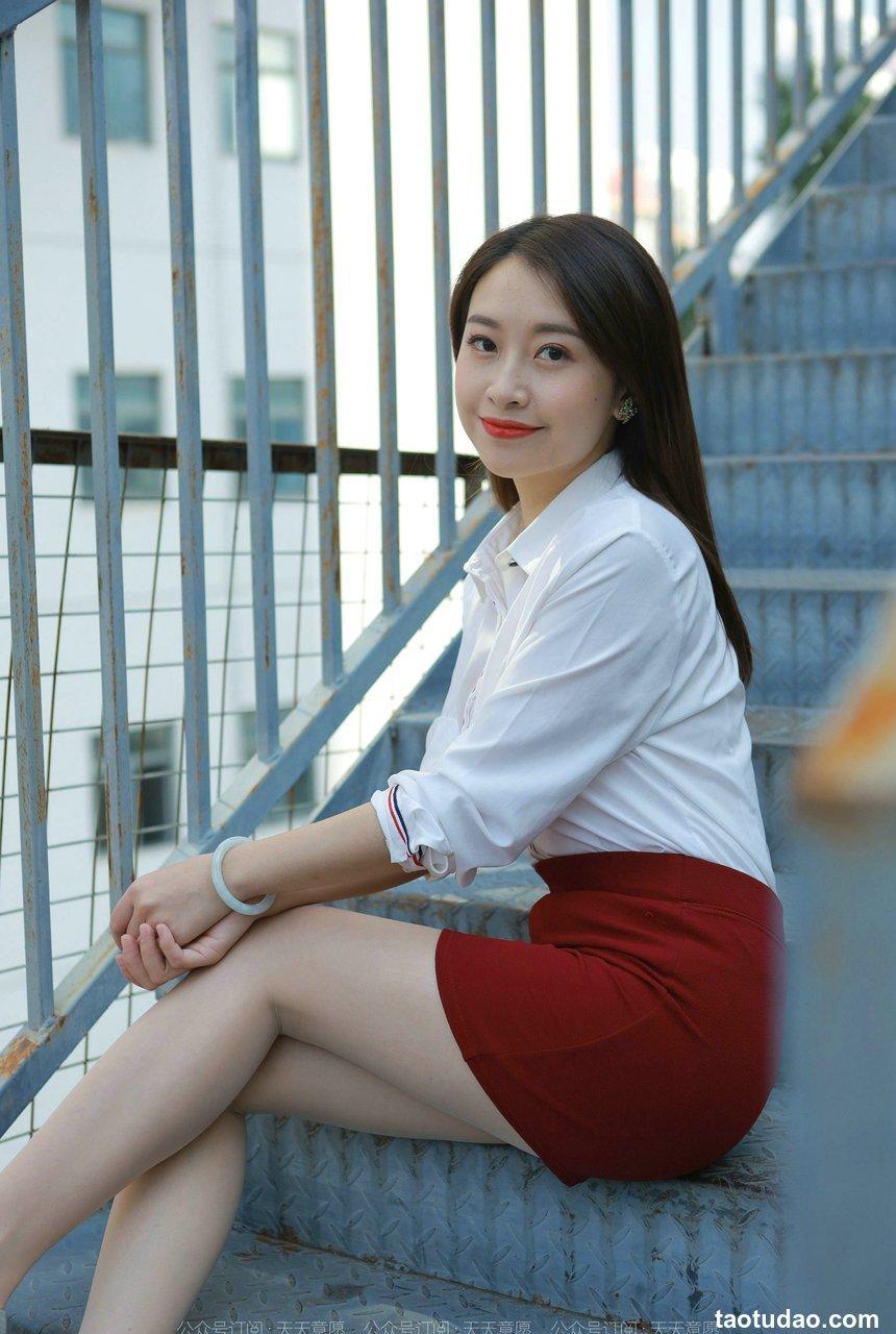 [IESS异思趣向] 2022.02.17 丝享家1006：小婕《性感红色包臀裙》[87P／109MB]