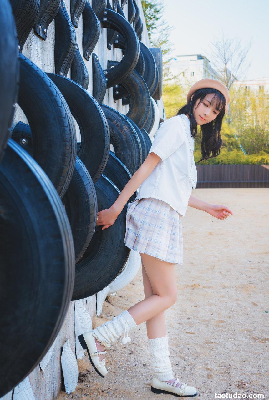 西瓜少女 NO.001 – 白云森林[39P+408M]