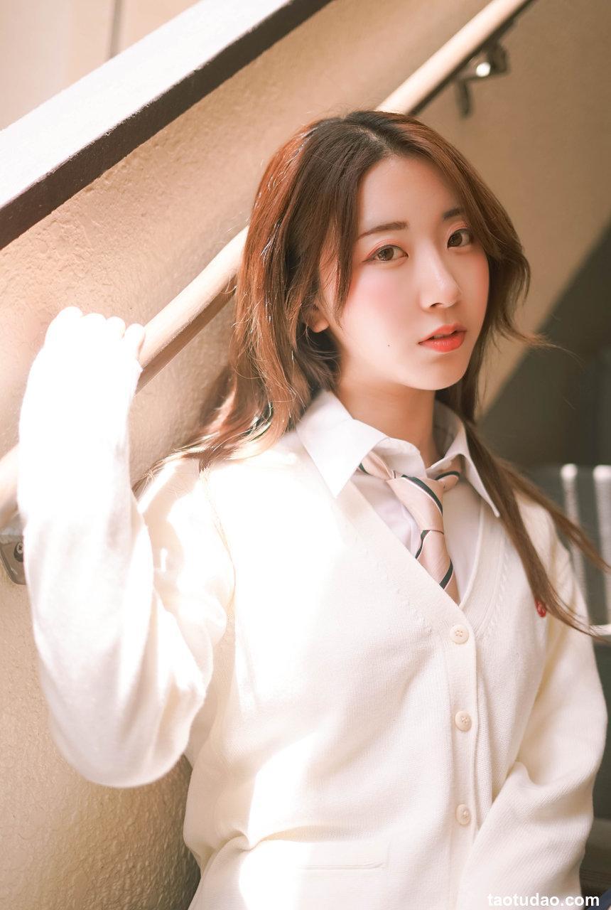 黑川 - 楼道 [22P-114MB]