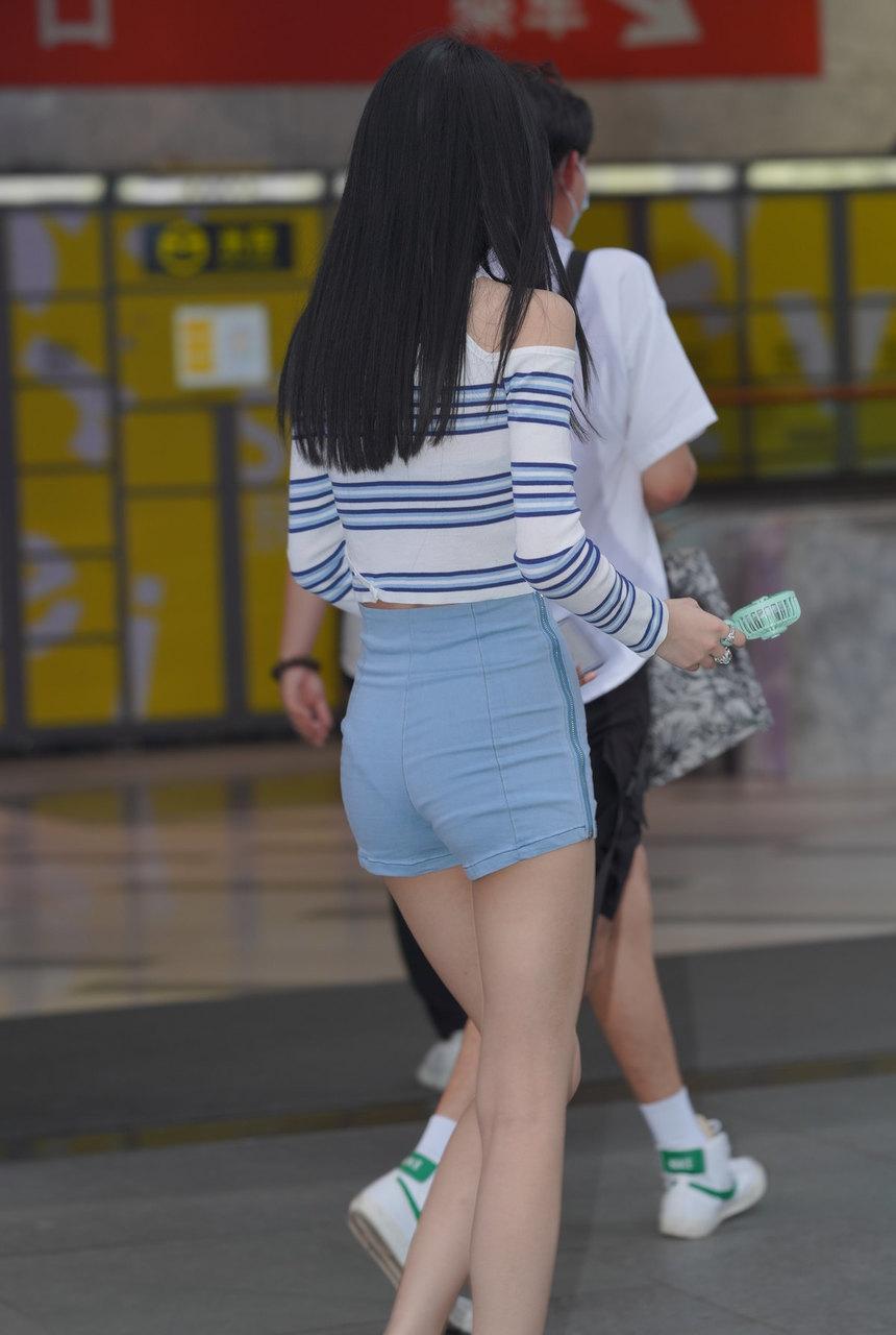 都市丽人气质热裤长腿小姐姐【73P-848MB】