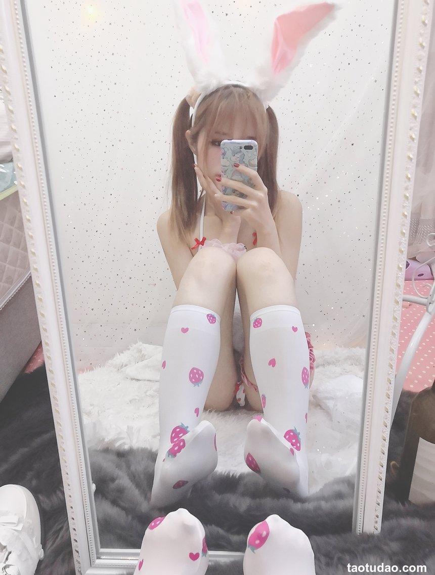 钛合金TiTi NO.002 – 草莓兔兔 [29P65M]