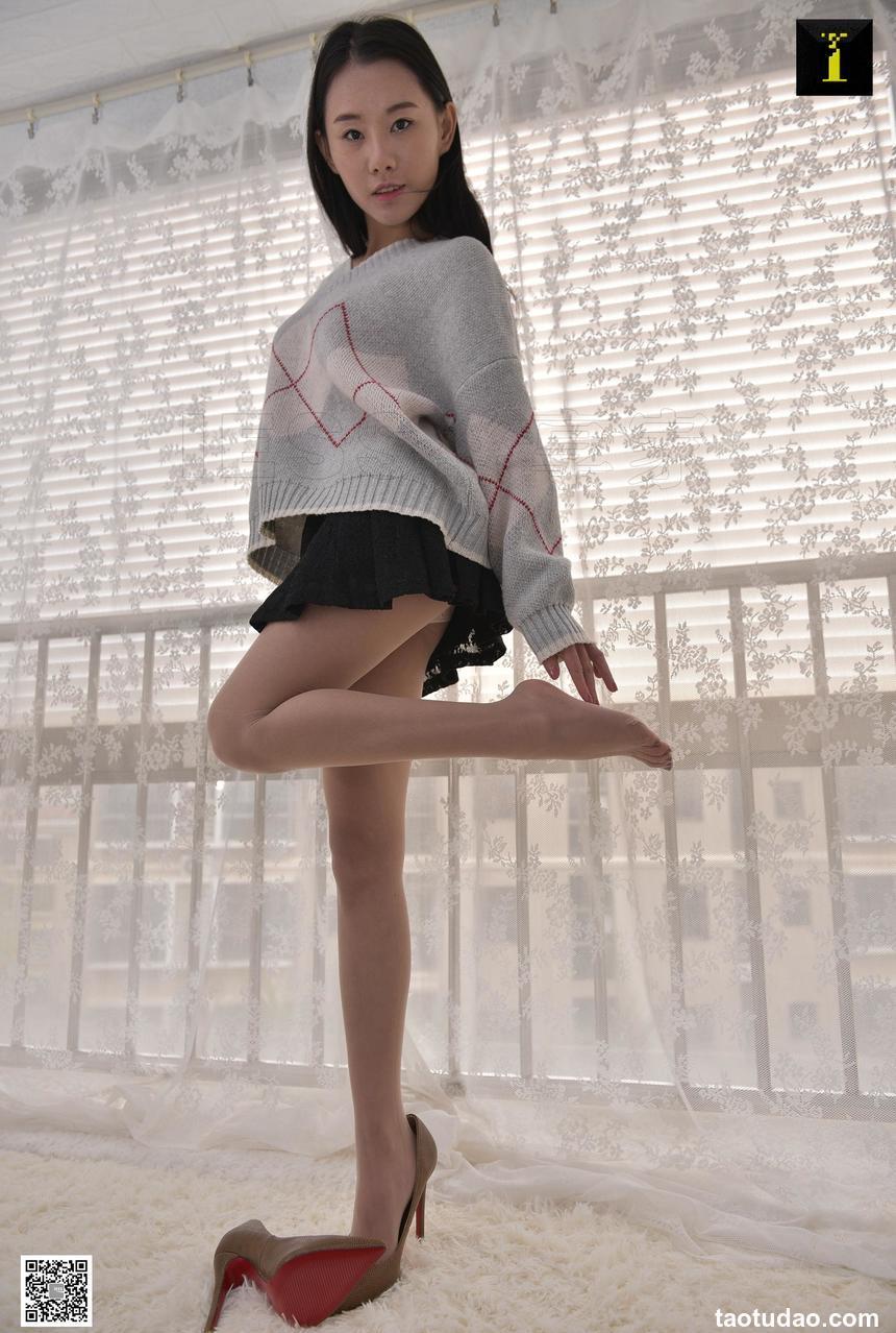 [IESS异思趣向] 609： 娇小叶子的毛衣