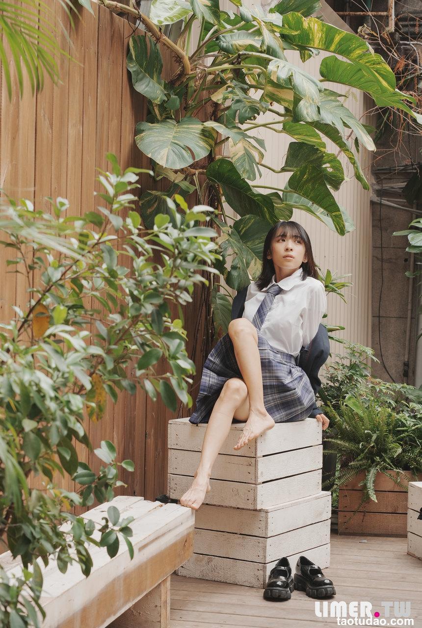 Limerence原创 NO.037 子子 JK小腿袜到裸足的偷窥视角[181P+1V／5.40GB]