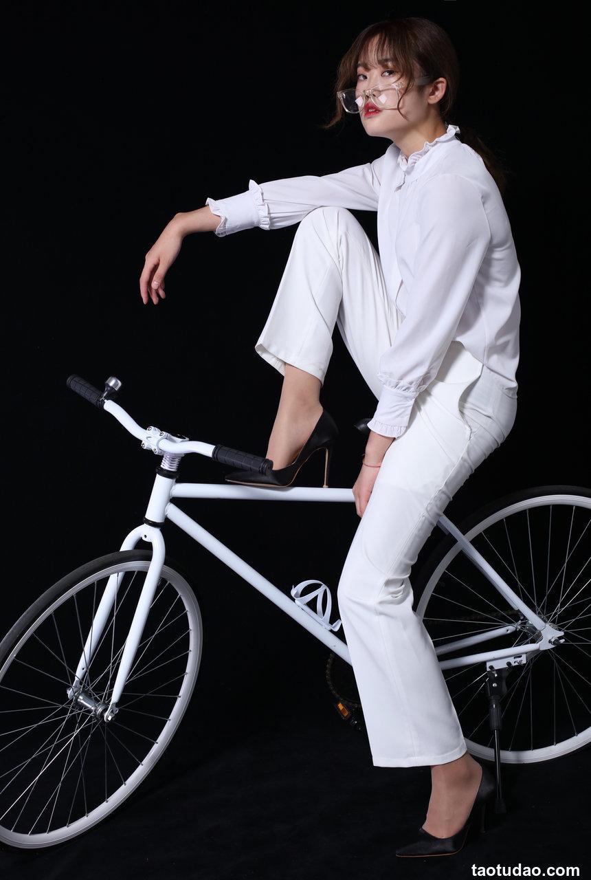 奈丝写真 NO.126 御姐套装 裤里丝-可乐 [33P+401M]