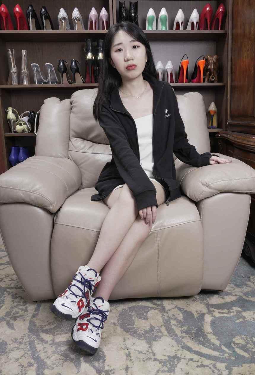 [Sexy Asian Girls Feet] No.040-小红展示她的性感的小脚丫 [137P-2.4G]