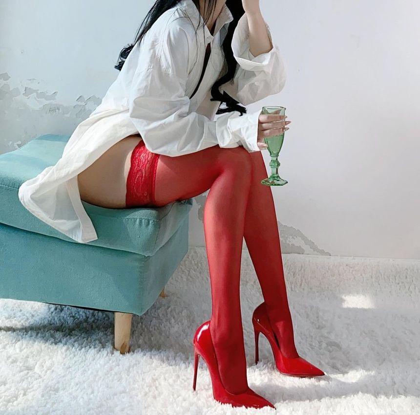 俏妞qiaoniuTT 丝袜长腿 微密圈合集【图片+视频-1.75G】