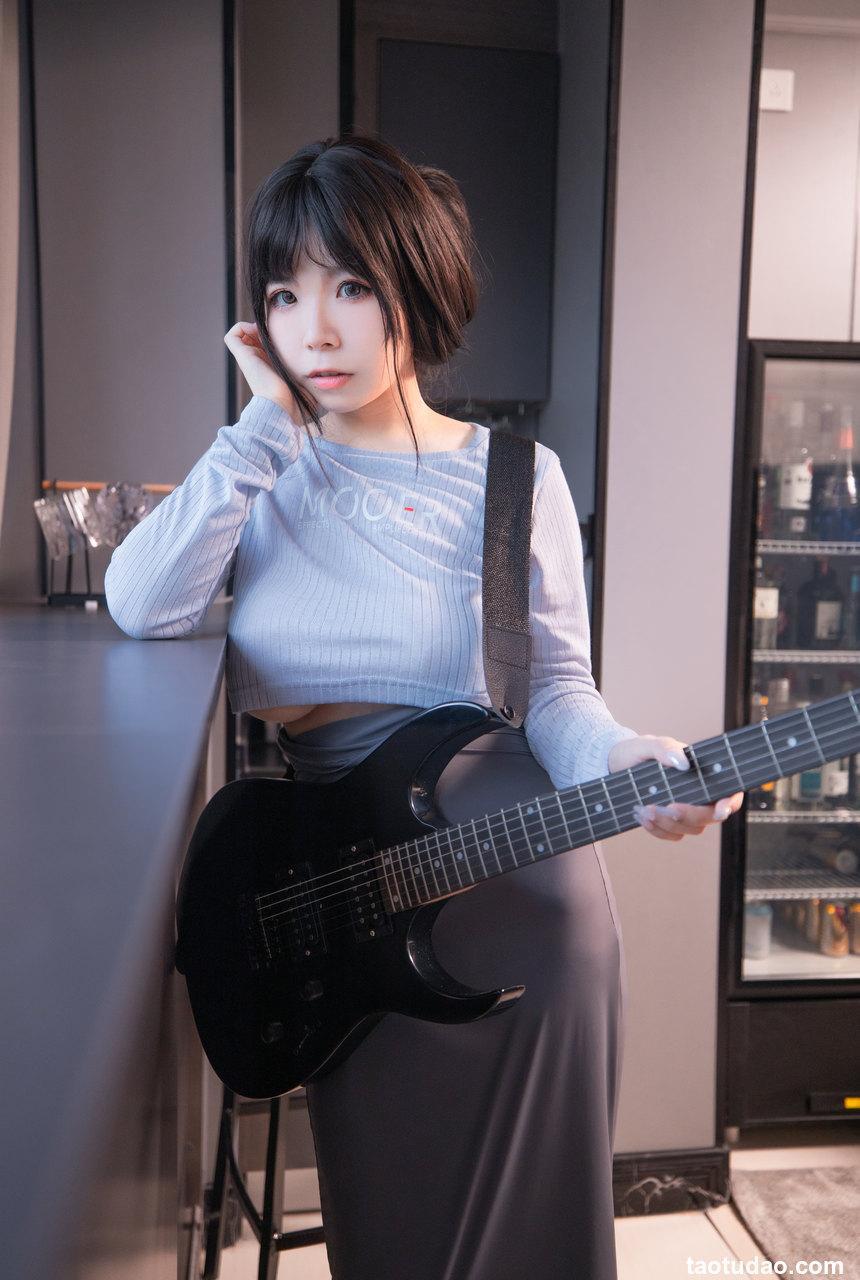 自闭颜球球2021-《吉他妹妹1.0》【38P-3V-731M】