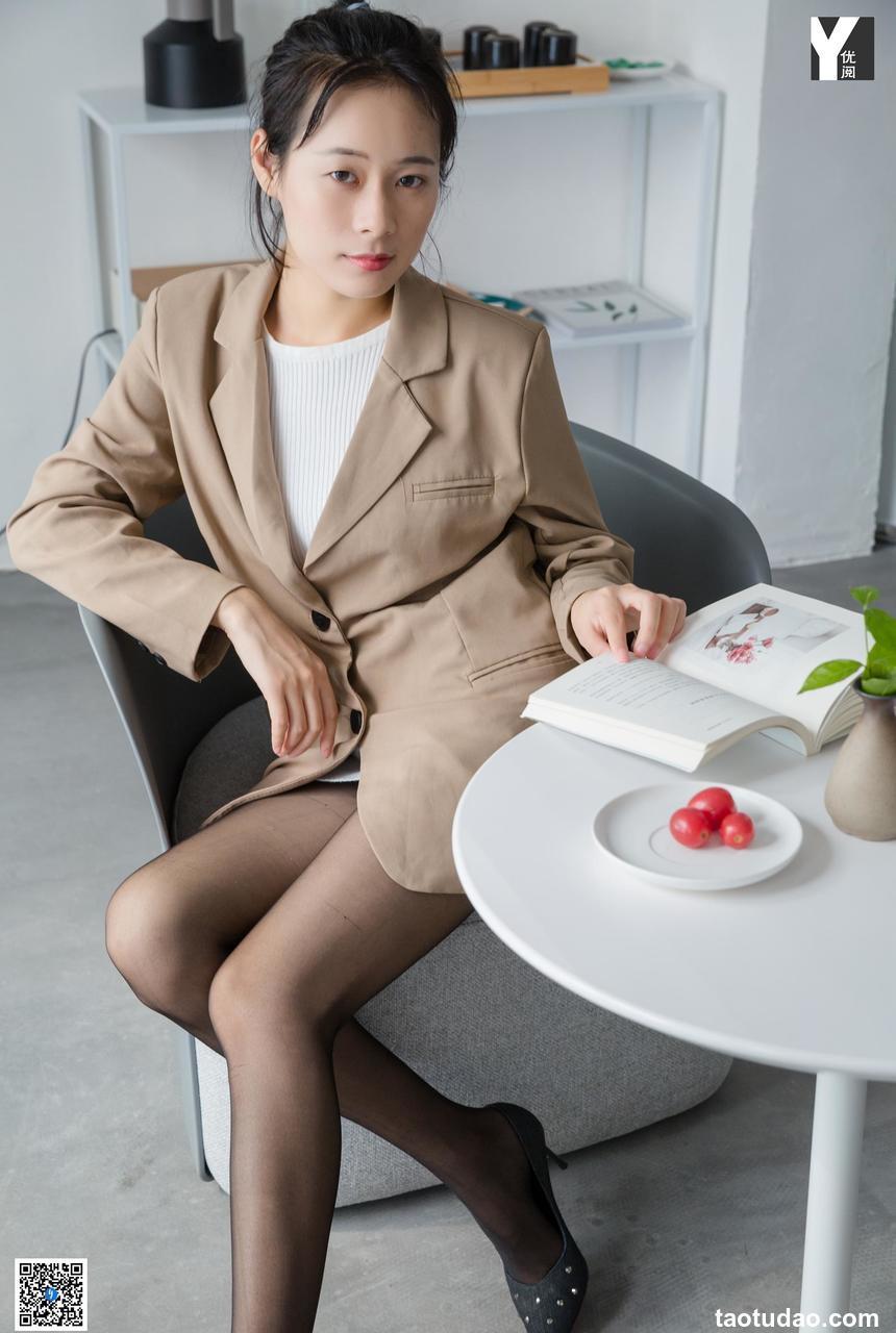 IESS异思趣向 小小 - 与女神共进晚餐 [93P]