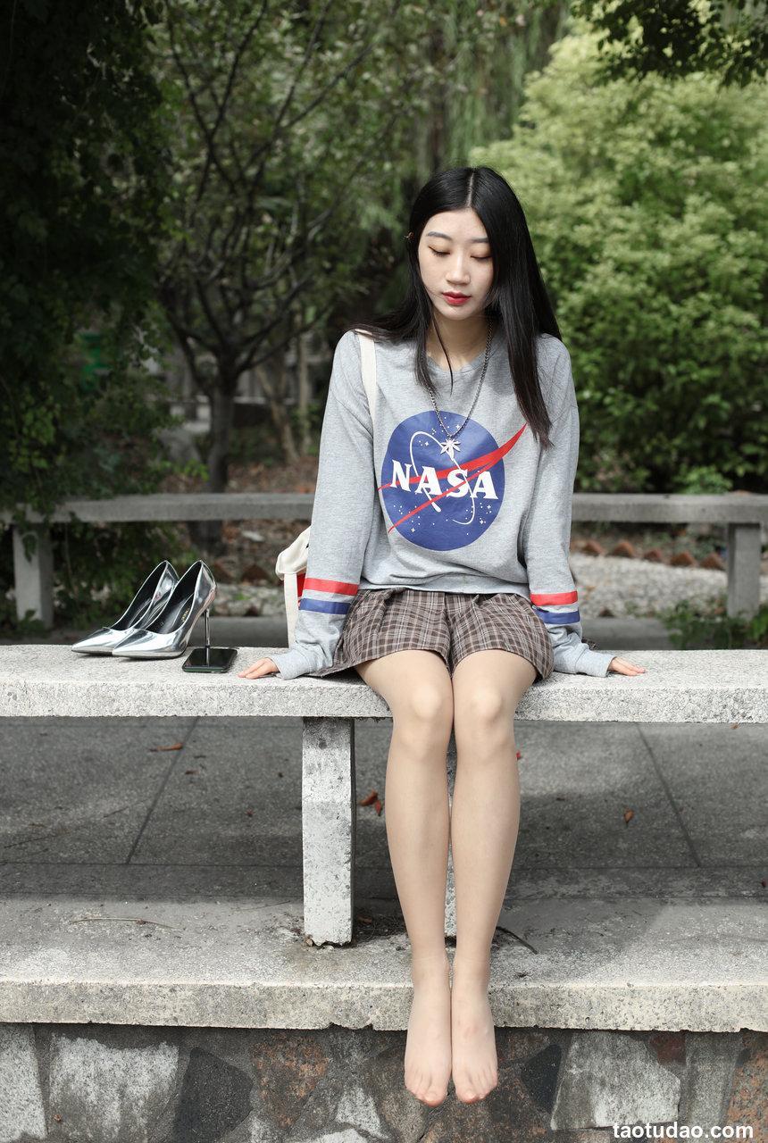 奈丝写真 NO.147 长廊石凳上的软妹-翼宁 [38P+607M]