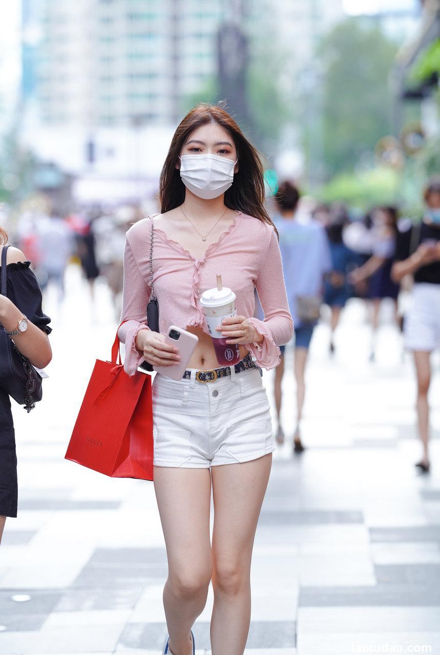 都市丽人漂亮的白色热裤小姐姐【35P-410MB】